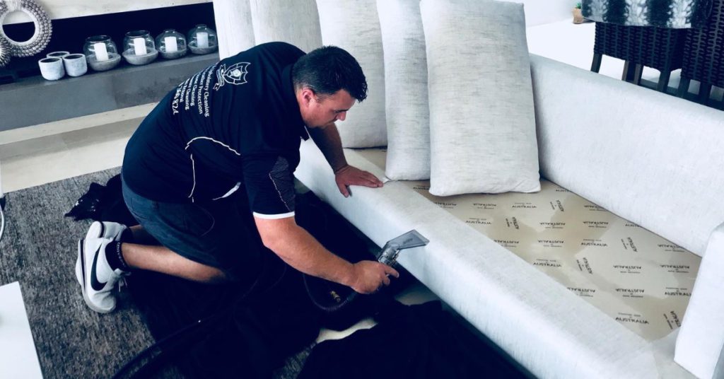 Steam Cleaning vs. Dry Cleaning: The Best Choice for Sofas